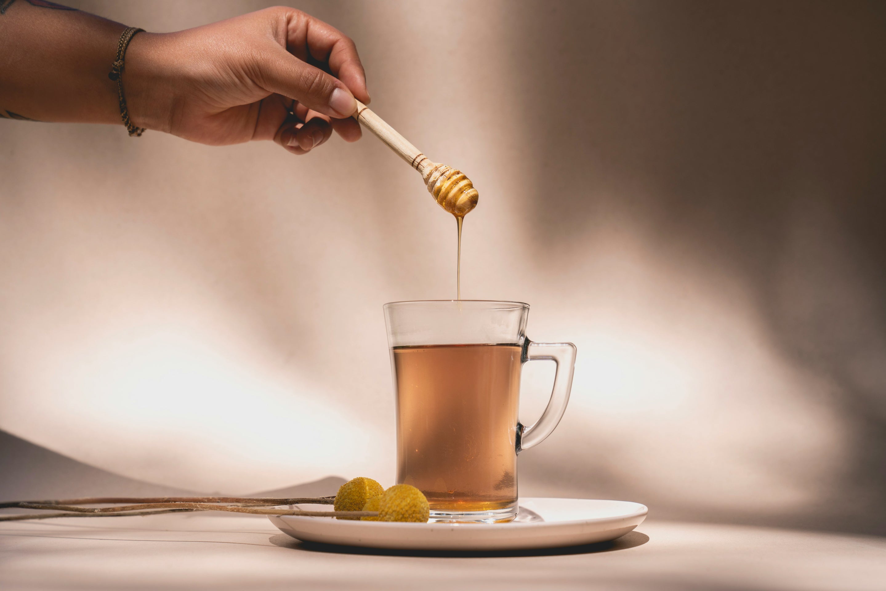 Mānuka Honey in Tea: Benefits and Tips